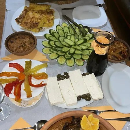 Bovilla Canyon 酒店 地拉那